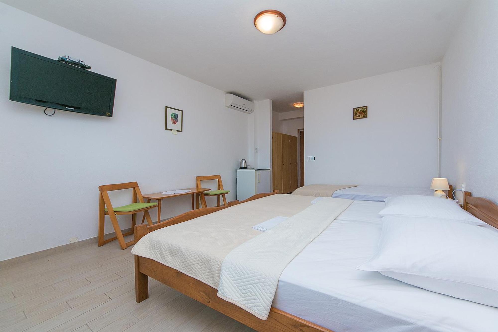 Apartments And Rooms By The Sea Brela, Makarska - 2752 Room photo